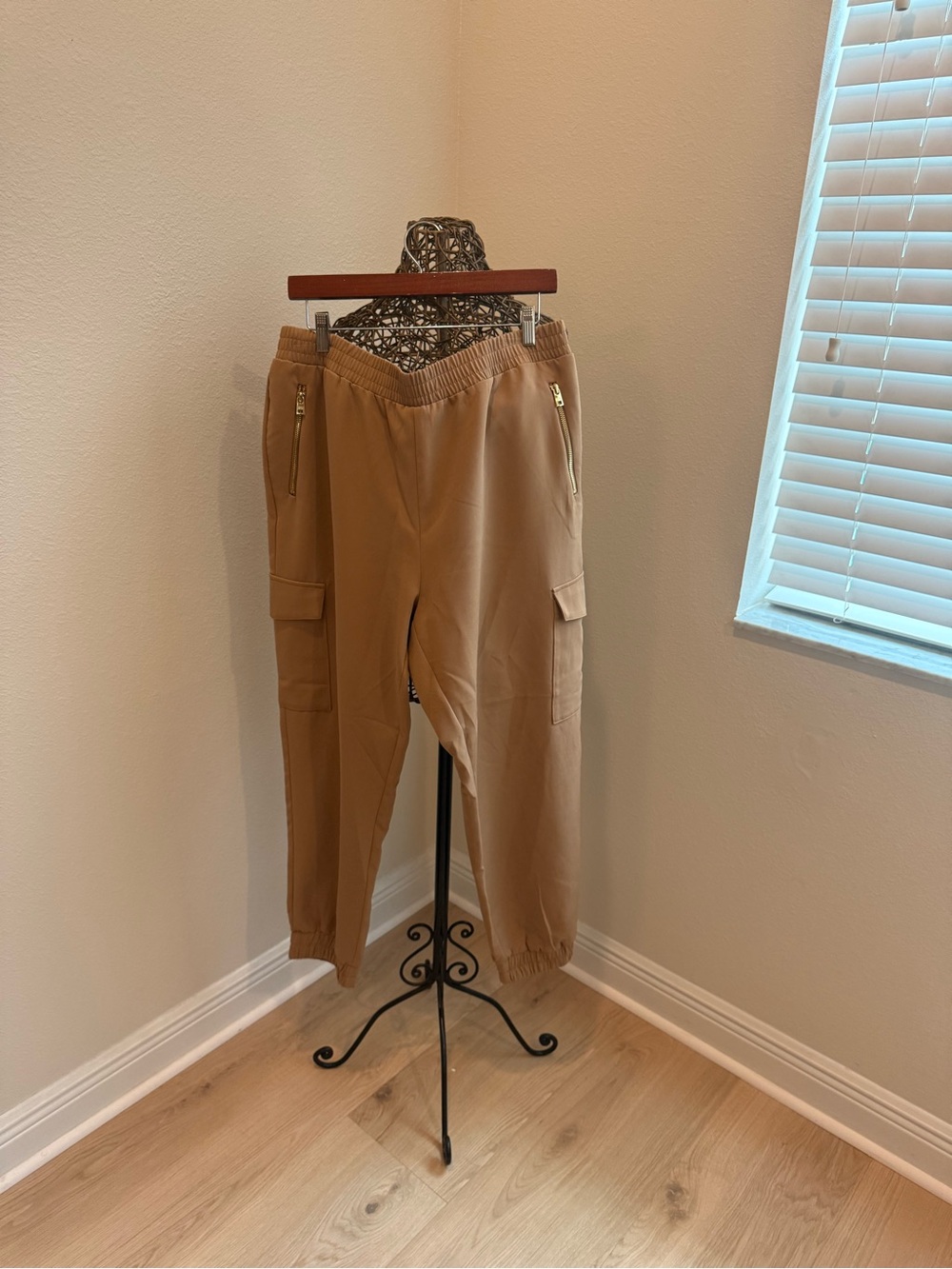 Marc New York Women's Cargo Jogger Pants in Tan